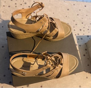 Sandalias cuña N verano beige