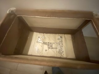 Cuna de bebé con estampado de jirafa