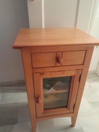 Mesita auxiliar de madera