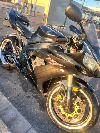 Yamaha R1 Negra