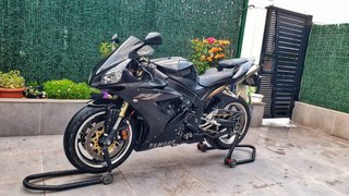 Yamaha R1 Negra