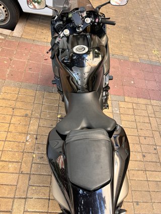 Yamaha R1 Negra