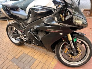 Yamaha R1 Negra