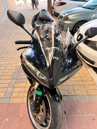 Yamaha R1 Negra