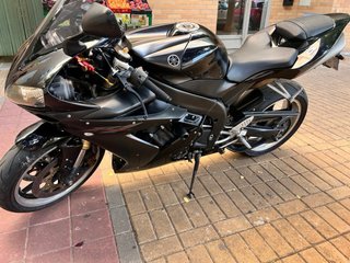 Yamaha R1 Negra