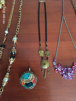 Lote 8 collares y colgantes vintage