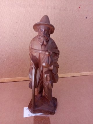 Figura de madera artesanal peregrino