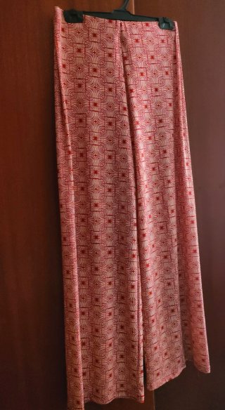 Pantalón fluido estampado rosa y rojo