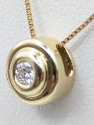 Cadena y Colgante Oro 18k con Diamante