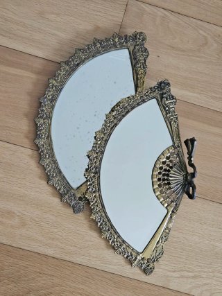 Coppia di specchi in bronzo