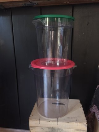 2 contenedores de alimentos
