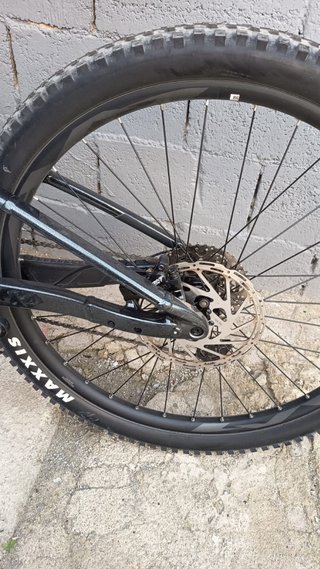GIANT E-BIKE DOBLE SUSPENSIÓN CON MOTOR YAMAHA