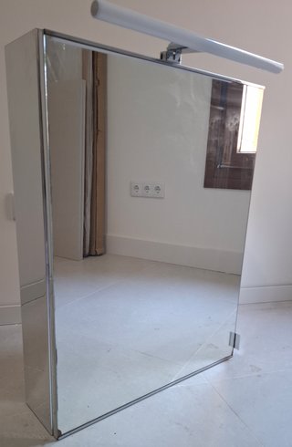 Armario baño pared cristal y metal