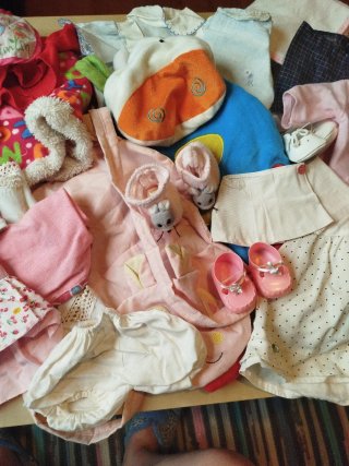 Ropa y mantas para bebé de juguete