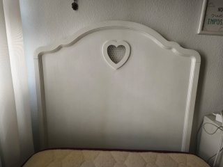 Colchón, canapé y cabecero de madera. Cama de 90.