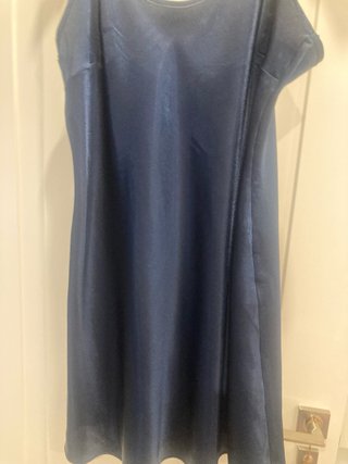Camisón de satén azul marino