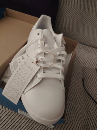 Caja de Zapatillas Adidas Azul y Blanco