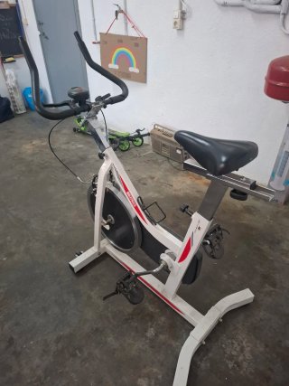 Bicicleta estática poco uso