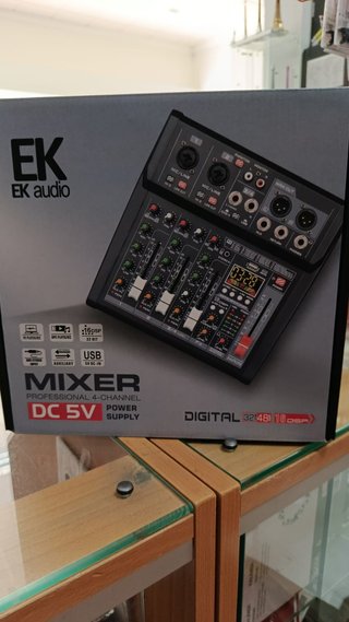 Mesa de Mezclas EK MQ04 con Efectos - Nueva