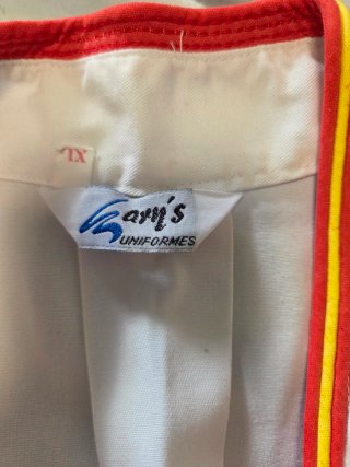 Camisa de cocina blanca con detalles