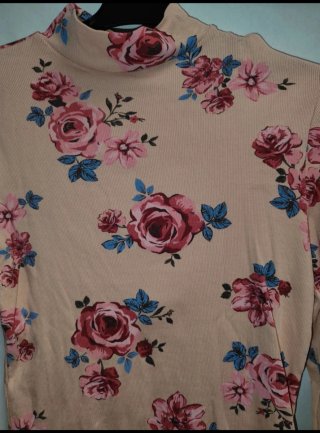 Camiseta de manga larga floral mujer