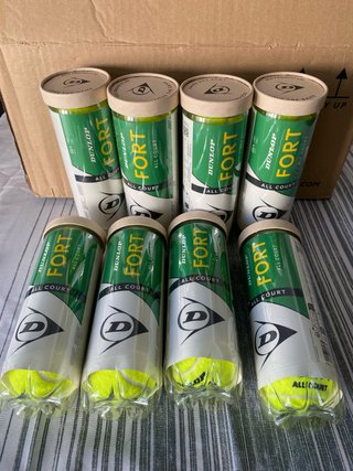 8 botes de pelotas de tenis Dunlop Fort