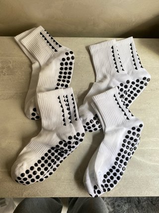 Calcetines blancos con agarre
