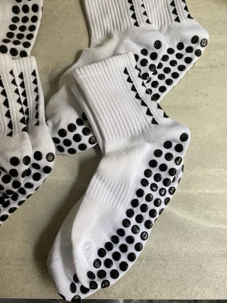 Calcetines blancos con agarre
