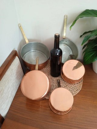 Antiguo juego de 5 cazos cazuelas de cobre.