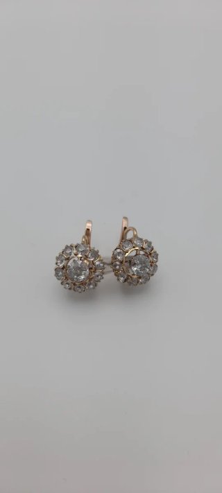 Pendientes de oro 14kt con brillantes.