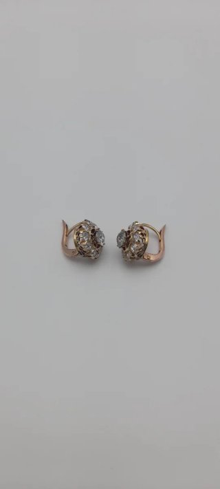 Pendientes de oro 14kt con brillantes.