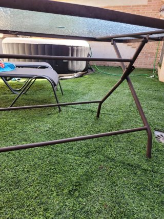 Tavolo da giardino in vetro e metallo