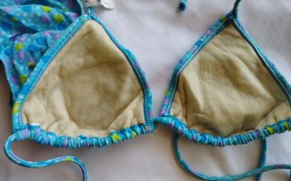 Bikini turquesa con estampado floral