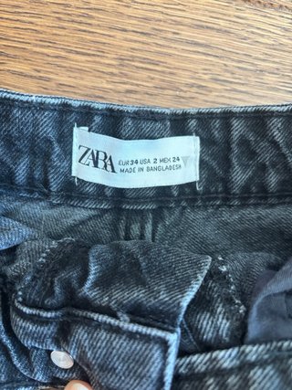 Pantalón corto negro Zara
