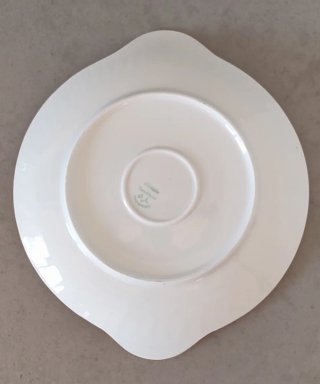 Piatto da torta decorato con fiori