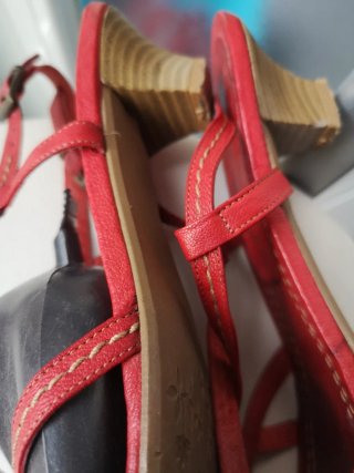 Sandalias de piel rojas