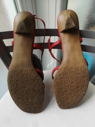 Sandalias de piel rojas