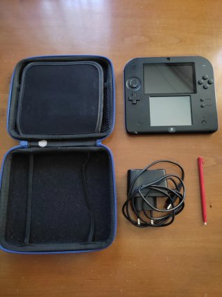 Nintendo 2DS Nera con Custodia e Caricatore