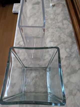 Dos jarrones de cristal