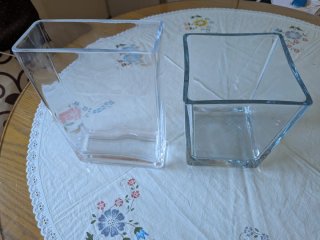 Dos jarrones de cristal