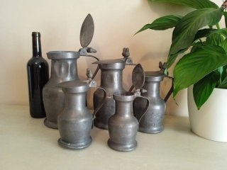 Juego de 5 jarras antiguas de bellotas.