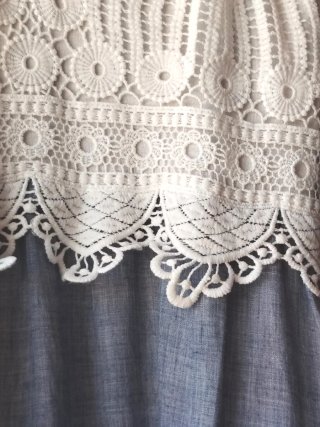 Abito lungo denim con pizzo bianco