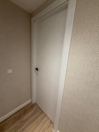 Hojas de puerta blanco con marcos