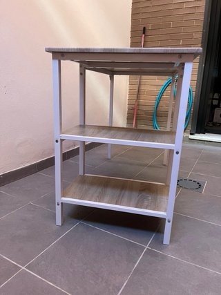 Escritorio madera y metal con 2 baldas