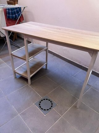 Escritorio madera y metal con 2 baldas