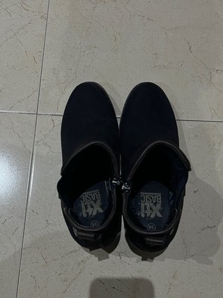 Botines XTI Tacón Grueso Negro