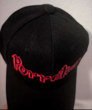 MARCOS -- CAMISETA NEGRA XL + GORRA // PORRETAS
