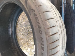 Neumáticos 245/40/19 Pirelli pezero al 85 por cien
