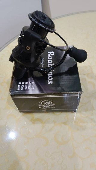 Carrete de pesca negro