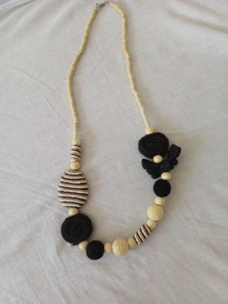 Lote Bisutería Pulseras y collares Varios Modelos